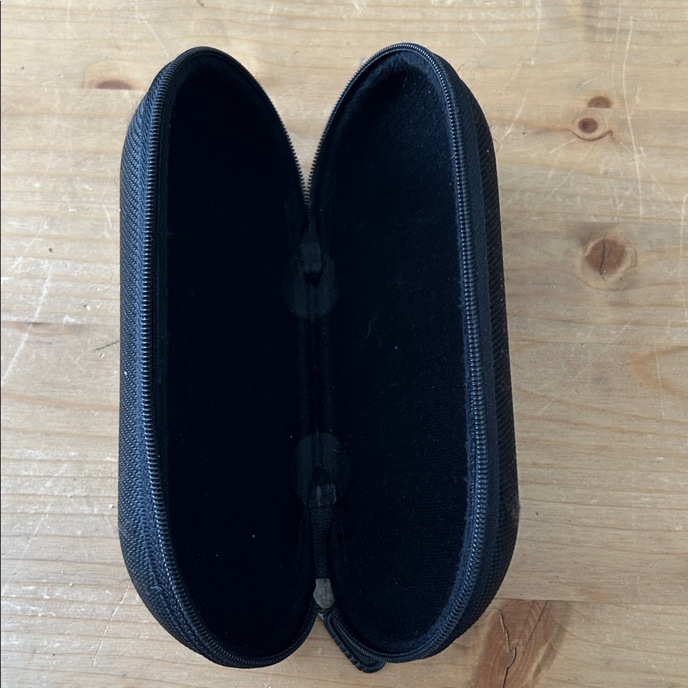 Oakley Sunglasses Cases Set of 2 Zippered Clamshells Black & White w Logo - Picture 8 of 8